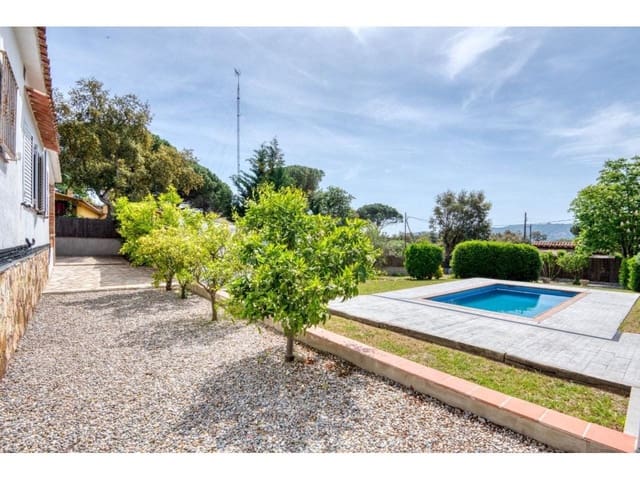 4 soveværelse Villa til salg i Santa Cristina d'Aro med swimmingpool garage - € 478.000 (Ref: 9985726)