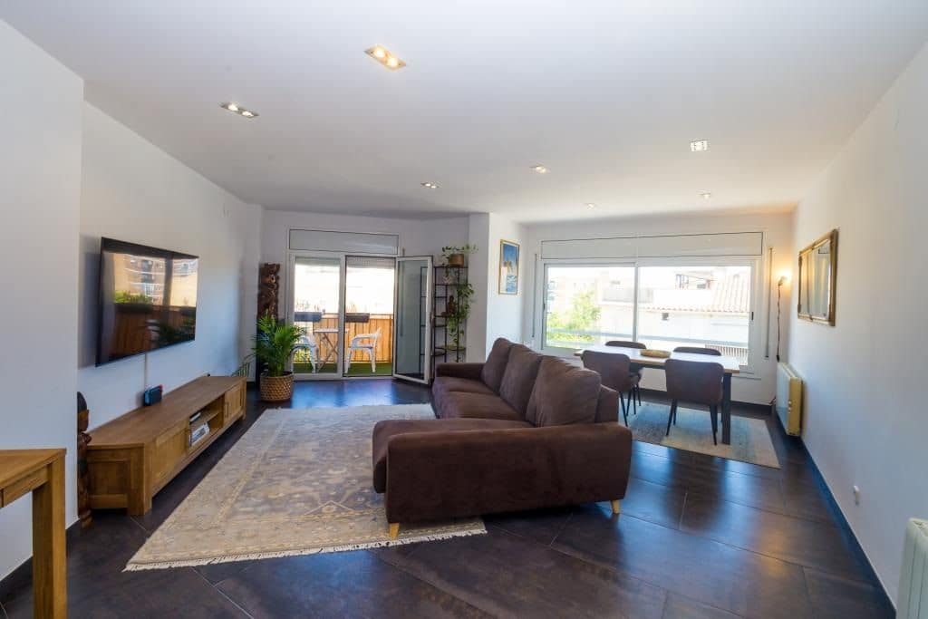Piso de 3 habitaciones en Santa Cristina d'Aro en venta - 280.000 € (Ref: 9985728)