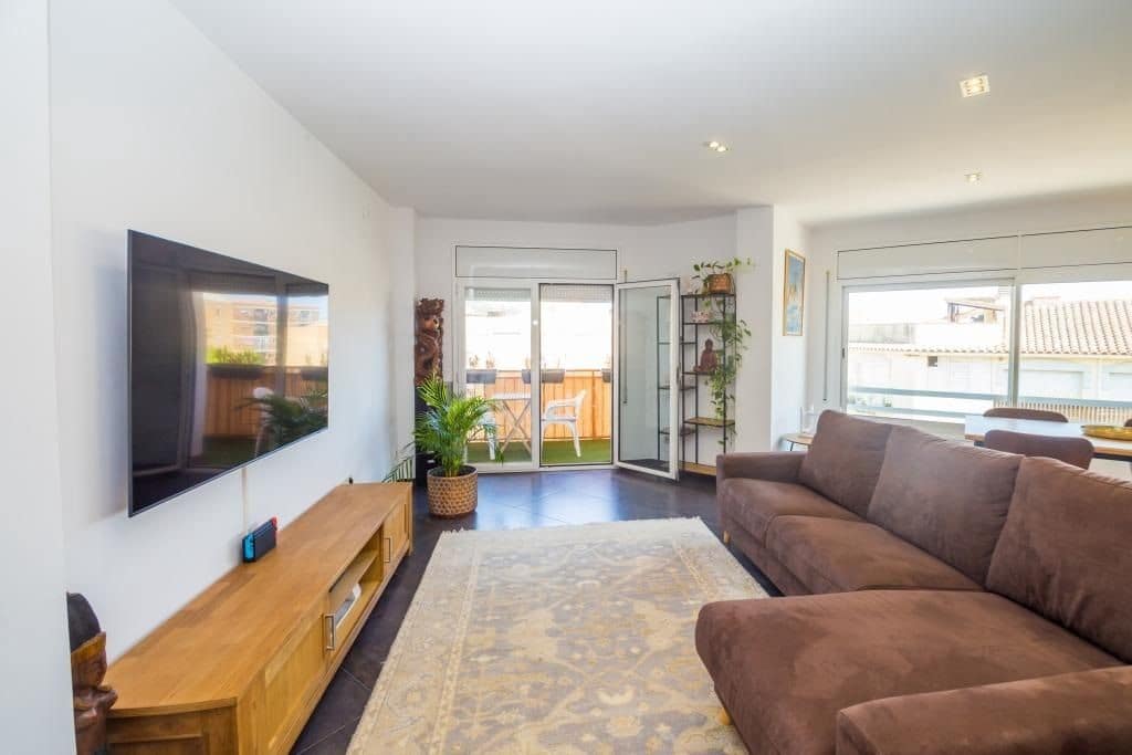 Piso de 3 habitaciones en Santa Cristina d'Aro en venta - 280.000 € (Ref: 9985728)