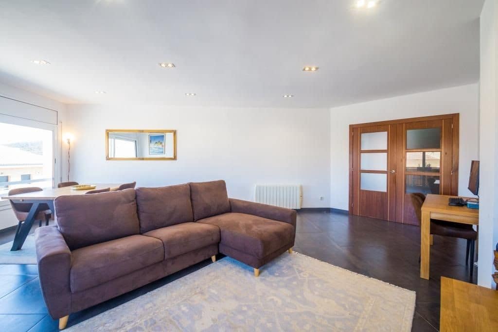 Piso de 3 habitaciones en Santa Cristina d'Aro en venta - 280.000 € (Ref: 9985728)