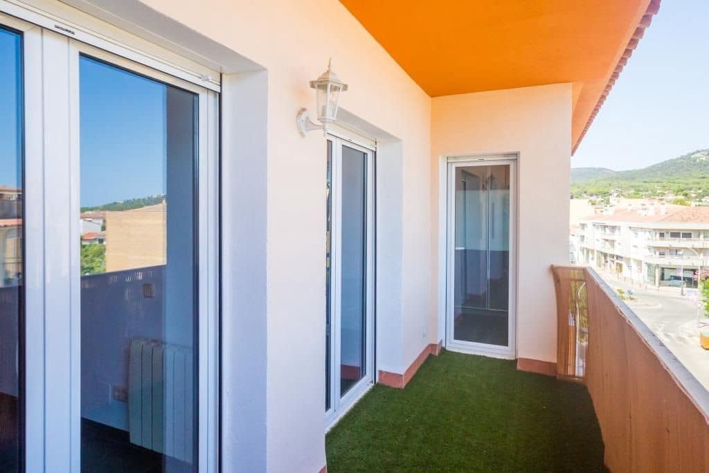 Piso de 3 habitaciones en Santa Cristina d'Aro en venta - 280.000 € (Ref: 9985728)