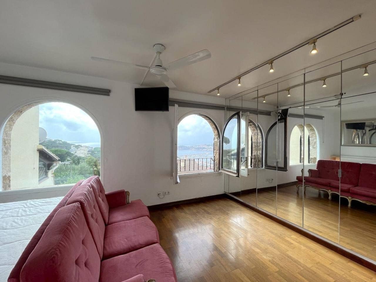 3 makuuhuone Huvila myytävänä paikassa Sant Feliu de Guixols mukana uima-altaan 
autotalli - 950 000 € (Ref: 9985737)