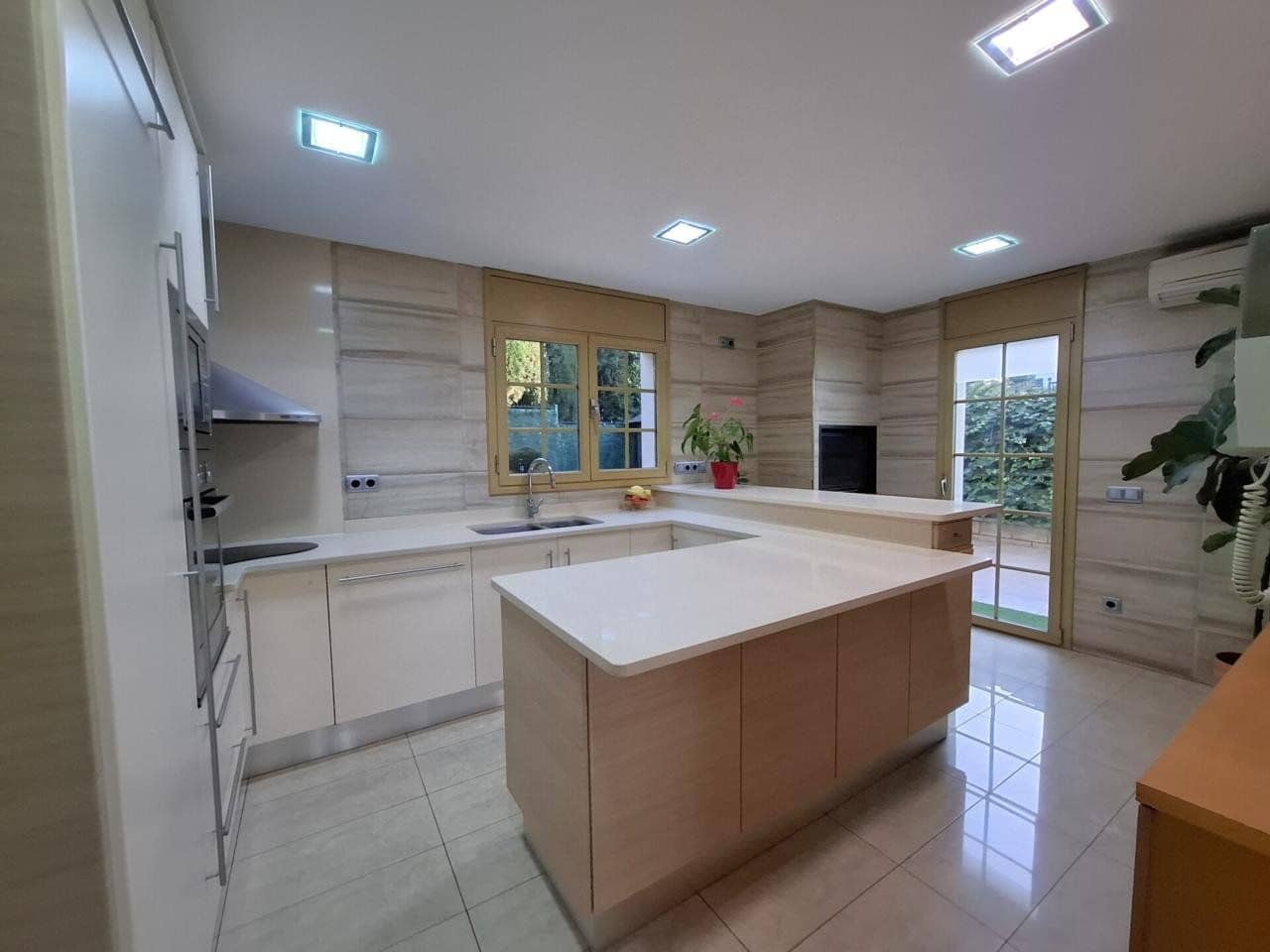 4 soveværelse Villa til salg i S'Agaro - € 725.000 (Ref: 9985739)