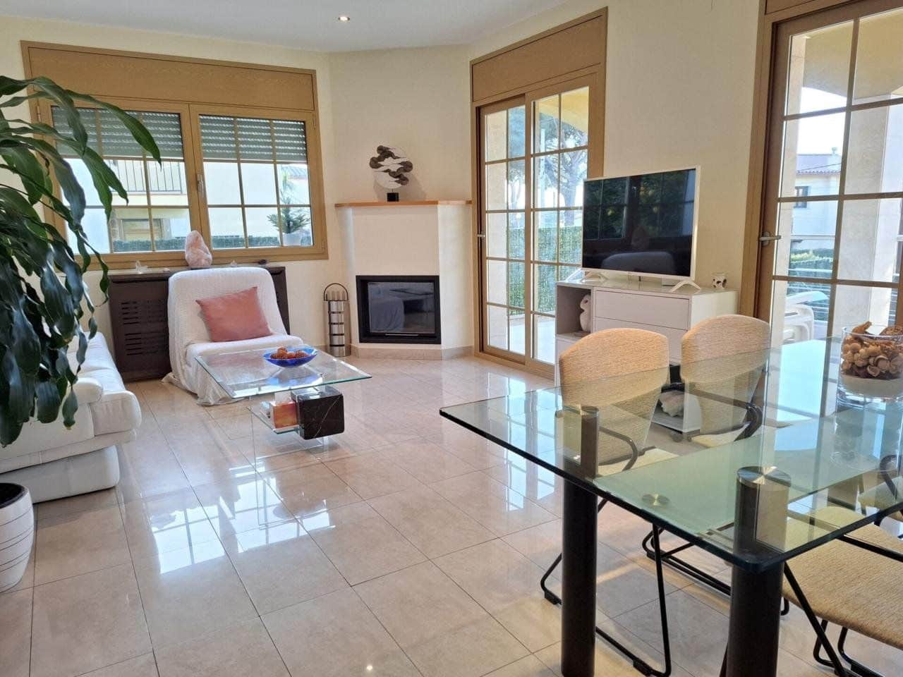 4 soveværelse Villa til salg i S'Agaro - € 725.000 (Ref: 9985739)