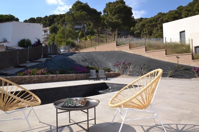 3 bedroom Villa for sale in L'Estartit, Torroella de Montgrí with pool garage - € 980,000 (Ref: 7422463)