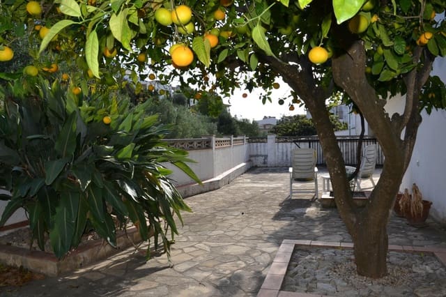 4 bedroom Semi-detached Villa for sale in L'Estartit, Torroella de Montgrí with garage - € 320,000 (Ref: 8057503)