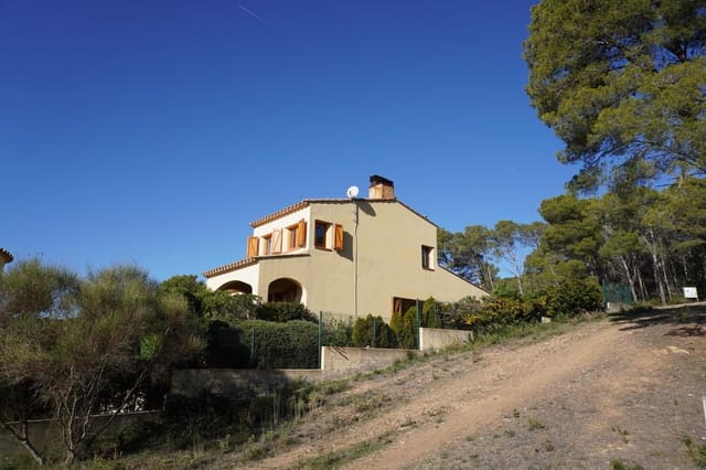 4 bedroom Villa for sale in L'Estartit, Torroella de Montgrí with pool garage - € 595,000 (Ref: 8061296)
