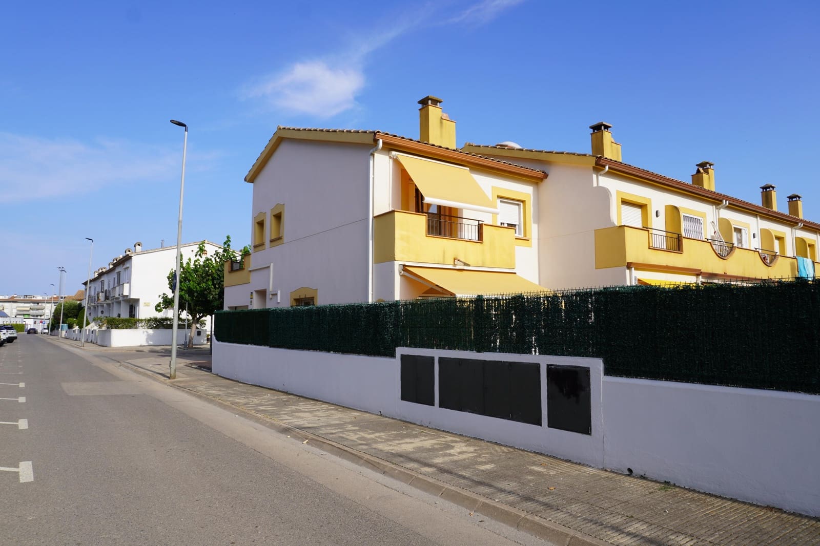 4 soveværelse Semi-Rækkehus til salg i L'Estartit med swimmingpool garage - € 375.000 (Ref: 8476466)