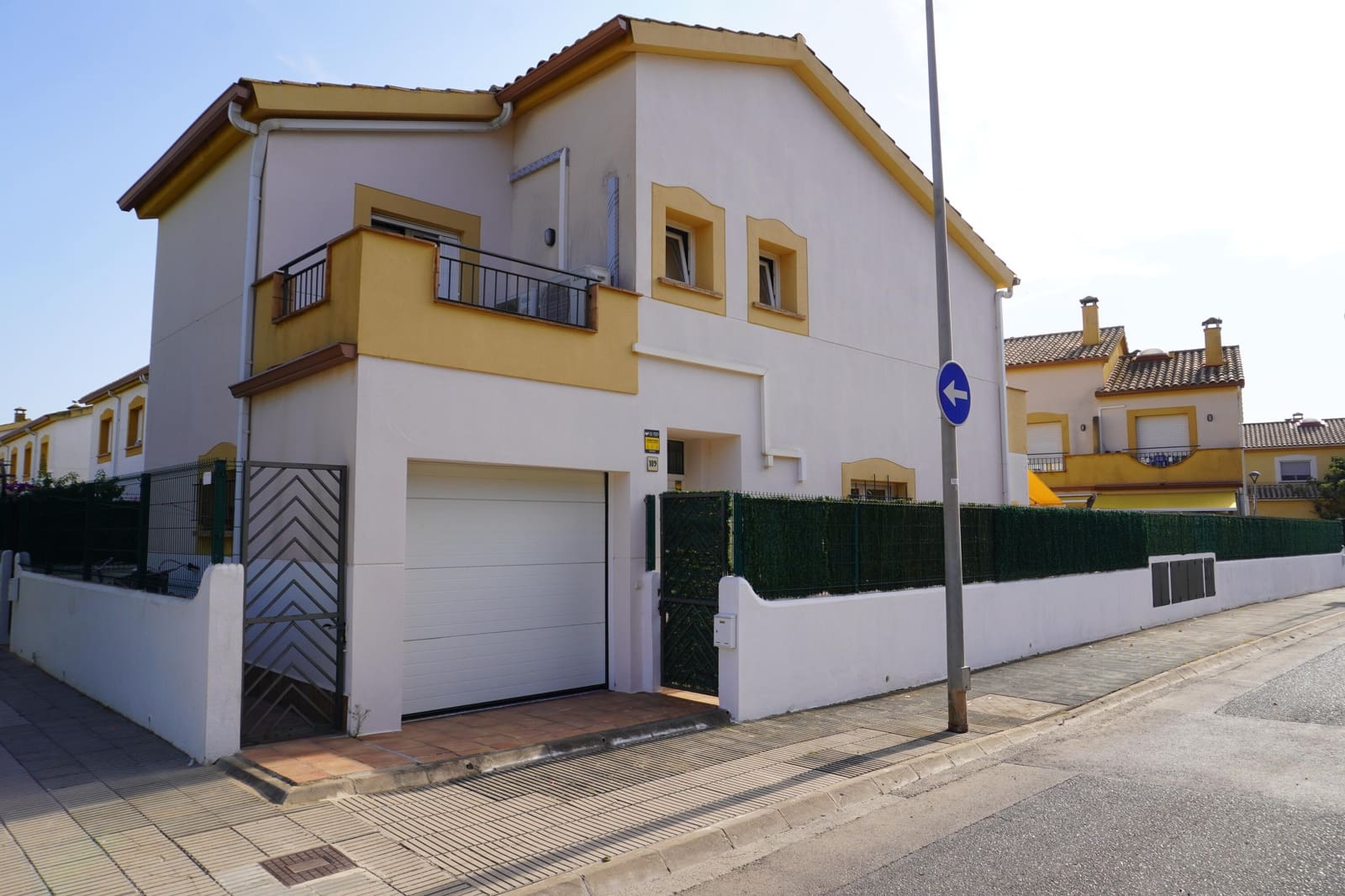 4 soveværelse Semi-Rækkehus til salg i L'Estartit med swimmingpool garage - € 375.000 (Ref: 8476466)