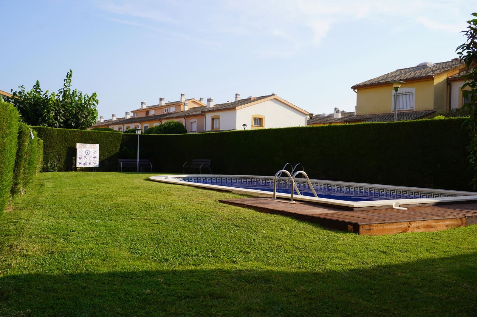 4 soveværelse Semi-Rækkehus til salg i L'Estartit med swimmingpool garage - € 375.000 (Ref: 8476466)