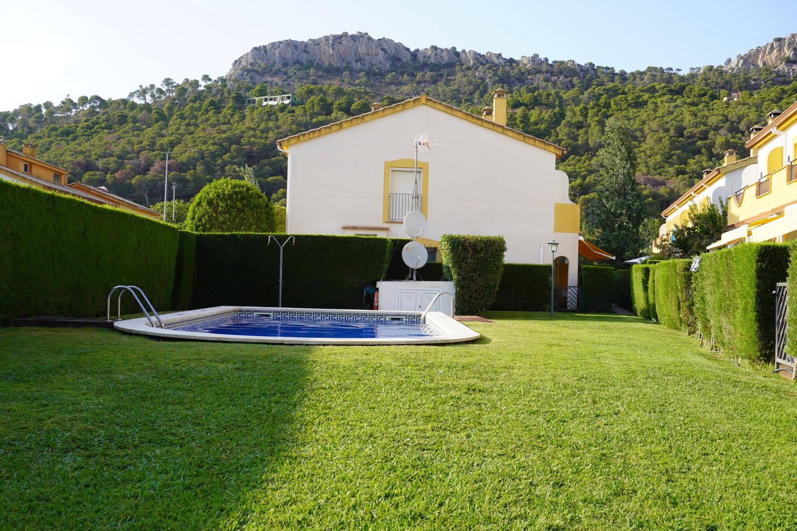 4 soveværelse Semi-Rækkehus til salg i L'Estartit med swimmingpool garage - € 375.000 (Ref: 8476466)