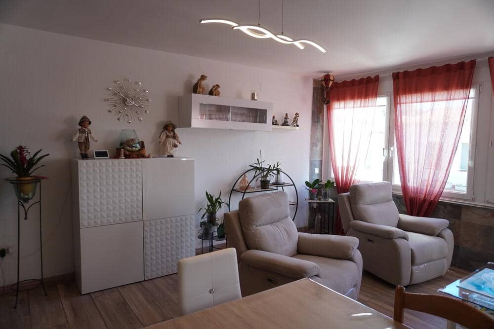 4 slaapkamer Halfvrijstaande villa te koop in L'Estartit met garage - € 260.000 (Ref: 8572991)