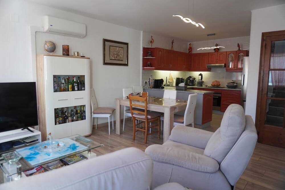 4 slaapkamer Halfvrijstaande villa te koop in L'Estartit met garage - € 260.000 (Ref: 8572991)