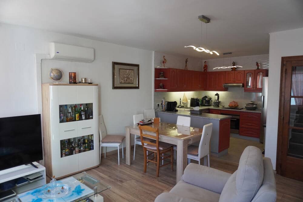 4 slaapkamer Halfvrijstaande villa te koop in L'Estartit met garage - € 260.000 (Ref: 8572991)