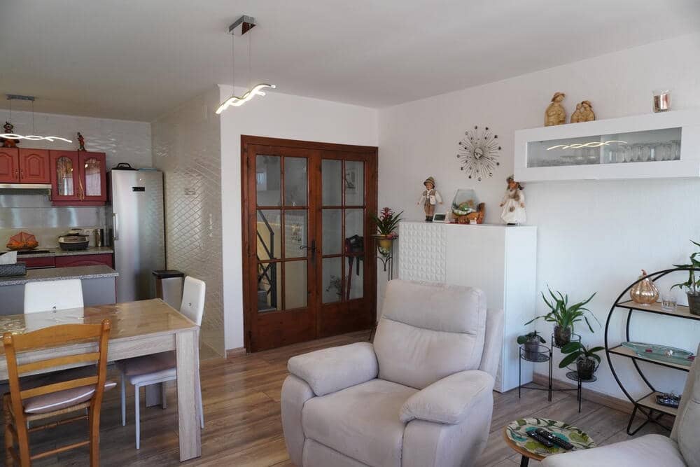 4 slaapkamer Halfvrijstaande villa te koop in L'Estartit met garage - € 260.000 (Ref: 8572991)