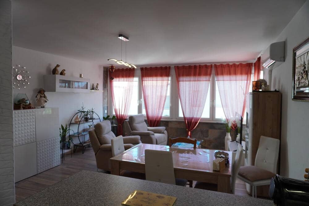 4 slaapkamer Halfvrijstaande villa te koop in L'Estartit met garage - € 260.000 (Ref: 8572991)