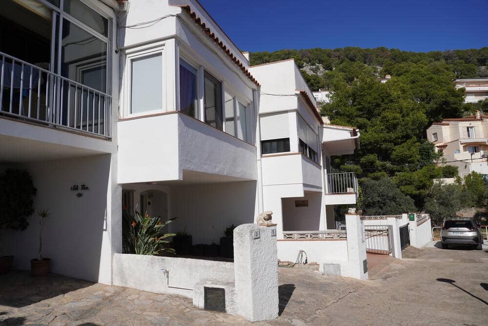 4 slaapkamer Halfvrijstaande villa te koop in L'Estartit met garage - € 260.000 (Ref: 8572991)