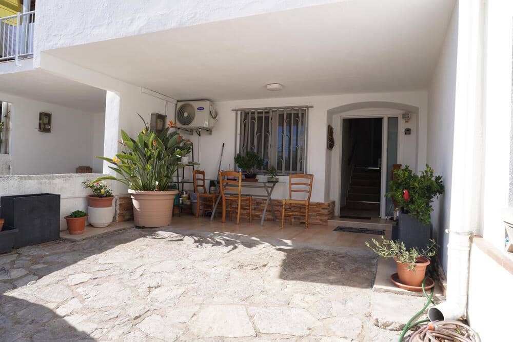 4 slaapkamer Halfvrijstaande villa te koop in L'Estartit met garage - € 260.000 (Ref: 8572991)