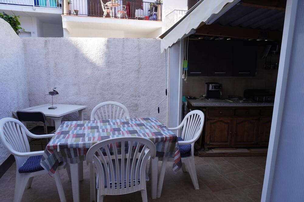 4 slaapkamer Halfvrijstaande villa te koop in L'Estartit met garage - € 260.000 (Ref: 8572991)