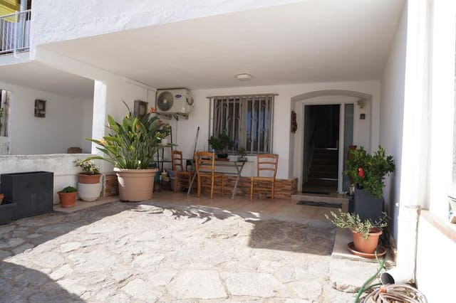 4 bedroom Semi-detached Villa for sale in L'Estartit, Torroella de Montgrí with garage - € 260,000 (Ref: 8572991)