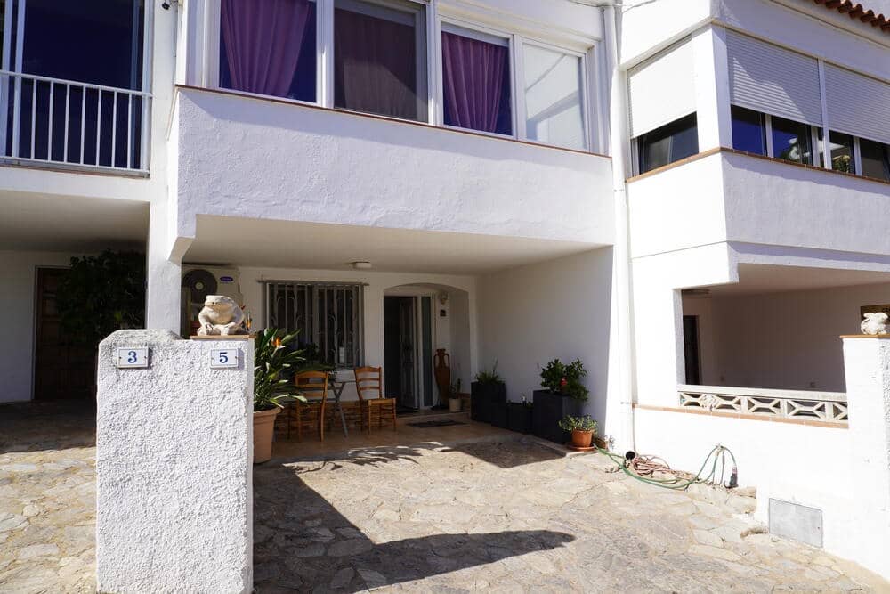 4 slaapkamer Halfvrijstaande villa te koop in L'Estartit met garage - € 260.000 (Ref: 8572991)