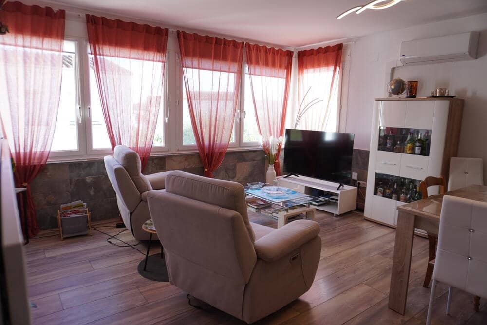 4 slaapkamer Halfvrijstaande villa te koop in L'Estartit met garage - € 260.000 (Ref: 8572991)