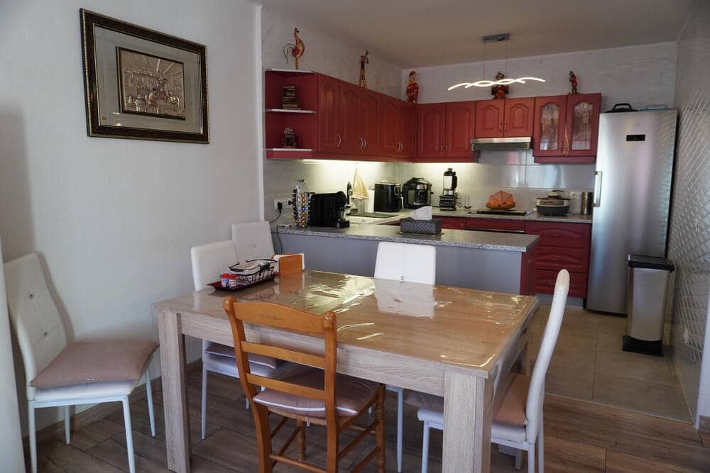 4 slaapkamer Halfvrijstaande villa te koop in L'Estartit met garage - € 260.000 (Ref: 8572991)