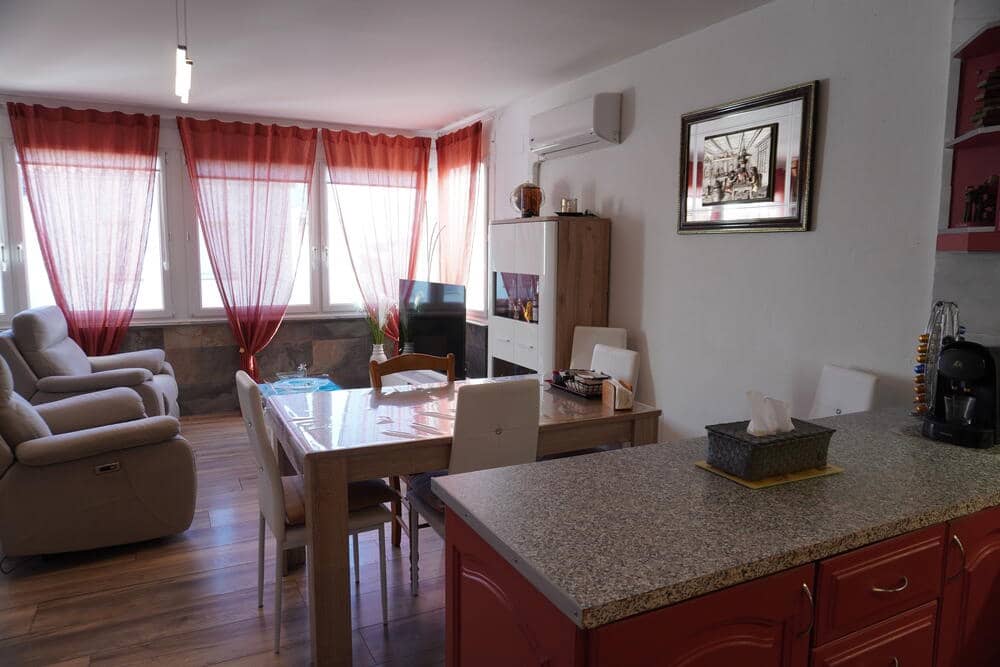 4 slaapkamer Halfvrijstaande villa te koop in L'Estartit met garage - € 260.000 (Ref: 8572991)