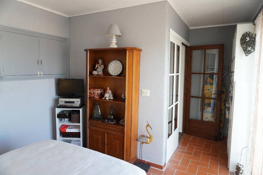 4 slaapkamer Halfvrijstaande villa te koop in L'Estartit met garage - € 260.000 (Ref: 8572991)