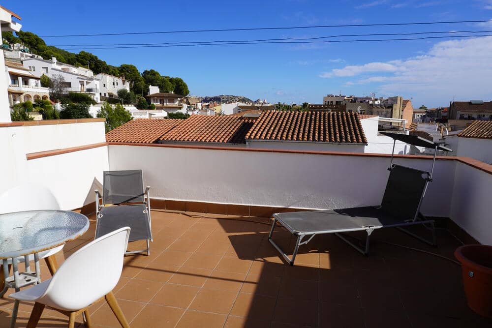 4 slaapkamer Halfvrijstaande villa te koop in L'Estartit met garage - € 260.000 (Ref: 8572991)