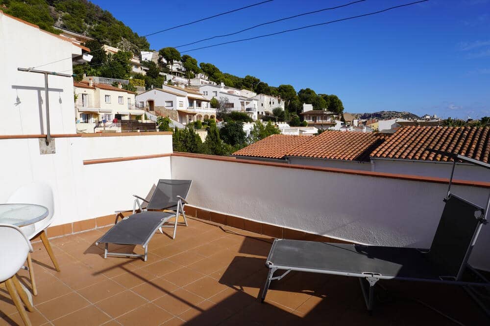 4 slaapkamer Halfvrijstaande villa te koop in L'Estartit met garage - € 260.000 (Ref: 8572991)