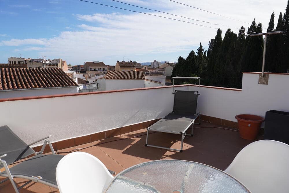 4 slaapkamer Halfvrijstaande villa te koop in L'Estartit met garage - € 260.000 (Ref: 8572991)