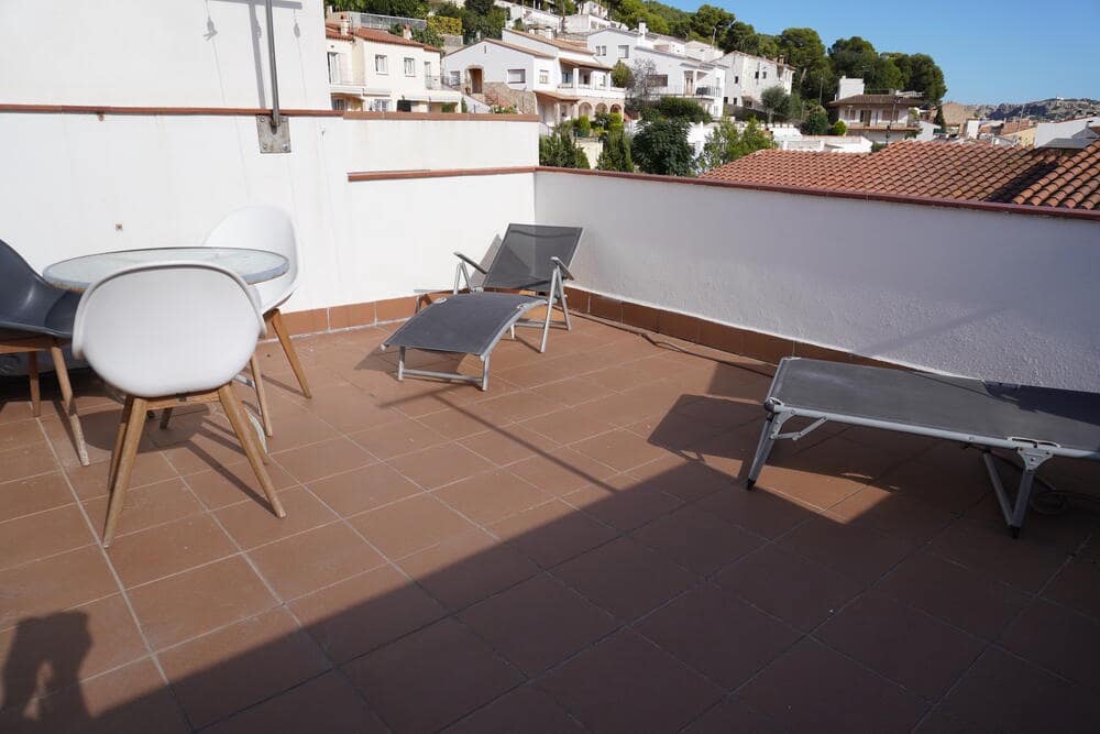 4 slaapkamer Halfvrijstaande villa te koop in L'Estartit met garage - € 260.000 (Ref: 8572991)