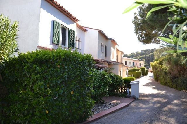 2 bedroom Semi-detached Villa for sale in L'Estartit, Torroella de Montgrí with garage - € 295,000 (Ref: 8639818)