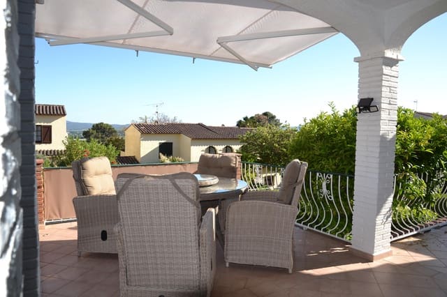 2 bedroom Semi-detached Villa for sale in L'Estartit, Torroella de Montgrí with garage - € 295,000 (Ref: 8639818)