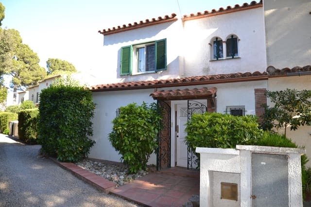 2 bedroom Semi-detached Villa for sale in L'Estartit, Torroella de Montgrí with garage - € 295,000 (Ref: 8639818)