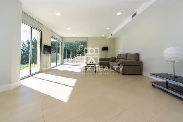 Chalet de 4 habitaciones en Lloret de Mar en venta con piscina garaje - 1.699.000 € (Ref: 3764270)