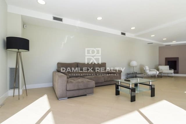 Chalet de 4 habitaciones en Lloret de Mar en venta con piscina garaje - 1.699.000 € (Ref: 3764270)