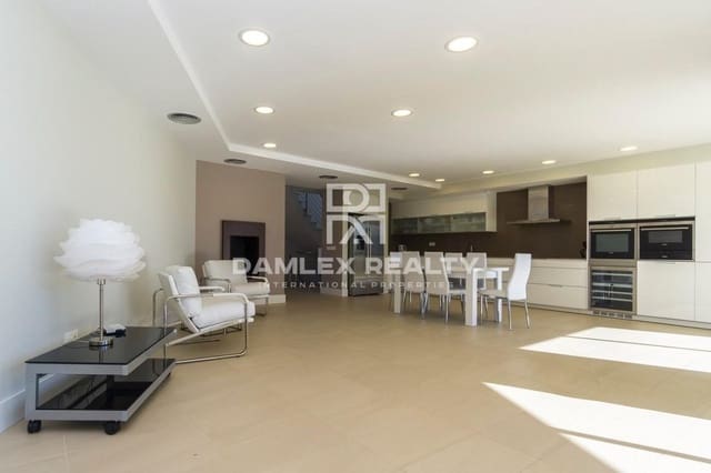 Chalet de 4 habitaciones en Lloret de Mar en venta con piscina garaje - 1.699.000 € (Ref: 3764270)