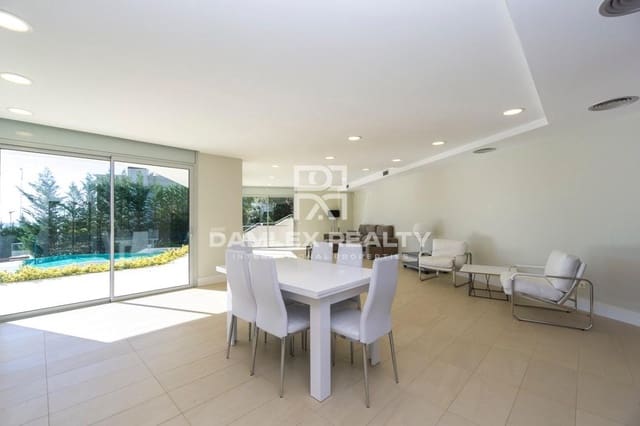 Chalet de 4 habitaciones en Lloret de Mar en venta con piscina garaje - 1.699.000 € (Ref: 3764270)