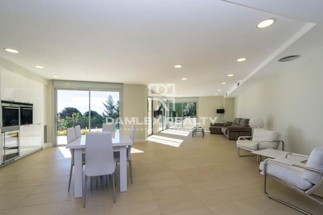Chalet de 4 habitaciones en Lloret de Mar en venta con piscina garaje - 1.699.000 € (Ref: 3764270)