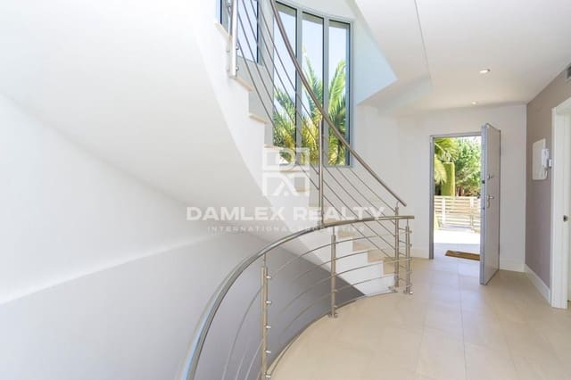 Chalet de 4 habitaciones en Lloret de Mar en venta con piscina garaje - 1.699.000 € (Ref: 3764270)