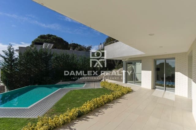 Chalet de 4 habitaciones en Lloret de Mar en venta con piscina garaje - 1.699.000 € (Ref: 3764270)