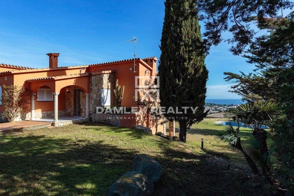 4 soveværelse Villa til salg i Sant Feliu de Guixols - € 750.000 (Ref: 3896836)