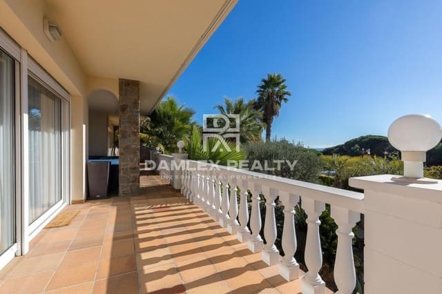 4 chambre Villa/Maison à vendre à Blanes avec piscine garage - 1 250 000 € (Ref: 4367972)