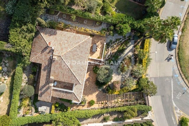 4 chambre Villa/Maison à vendre à Blanes avec piscine garage - 1 250 000 € (Ref: 4367972)