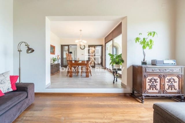 5 soveværelse Villa til salg i Lloret de Mar med swimmingpool garage - € 1.350.000 (Ref: 4368026)