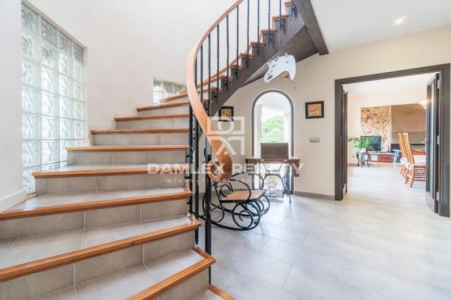 5 soveværelse Villa til salg i Lloret de Mar med swimmingpool garage - € 1.350.000 (Ref: 4368026)