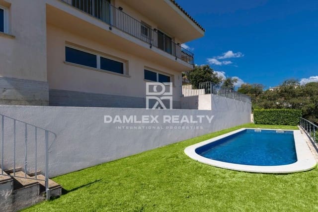 3 bedroom Villa for sale in Platja d'Aro, Castell-Platja d'Aro with pool - € 996,000 (Ref: 4388613)