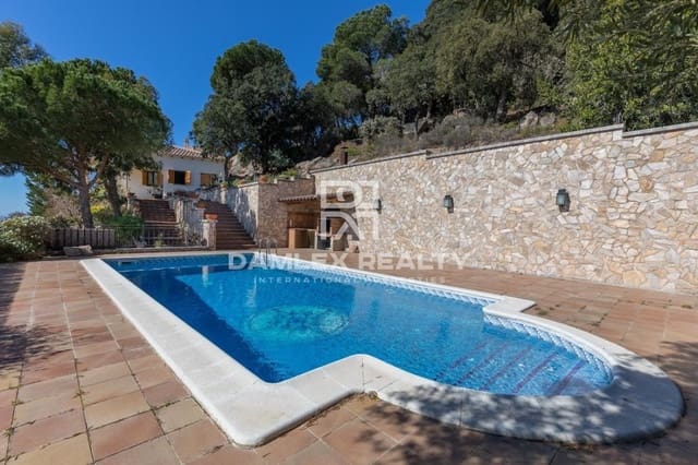 Chalet de 6 habitaciones en Lloret de Mar en venta con piscina garaje - 1.435.000 € (Ref: 4496455)